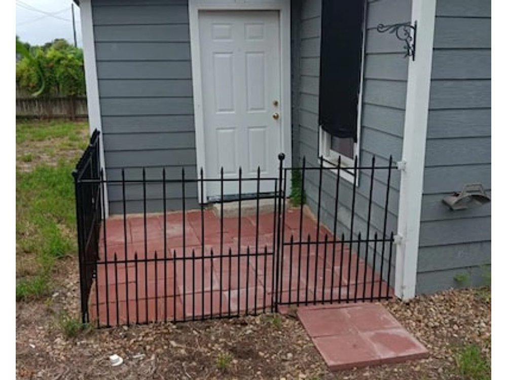 Charming private house minutes from PADRE ISLAND Corpus Christi. 2 full baths