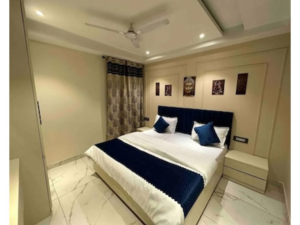 Himalayan Hideaway: 1 BHK Luxury Apartment