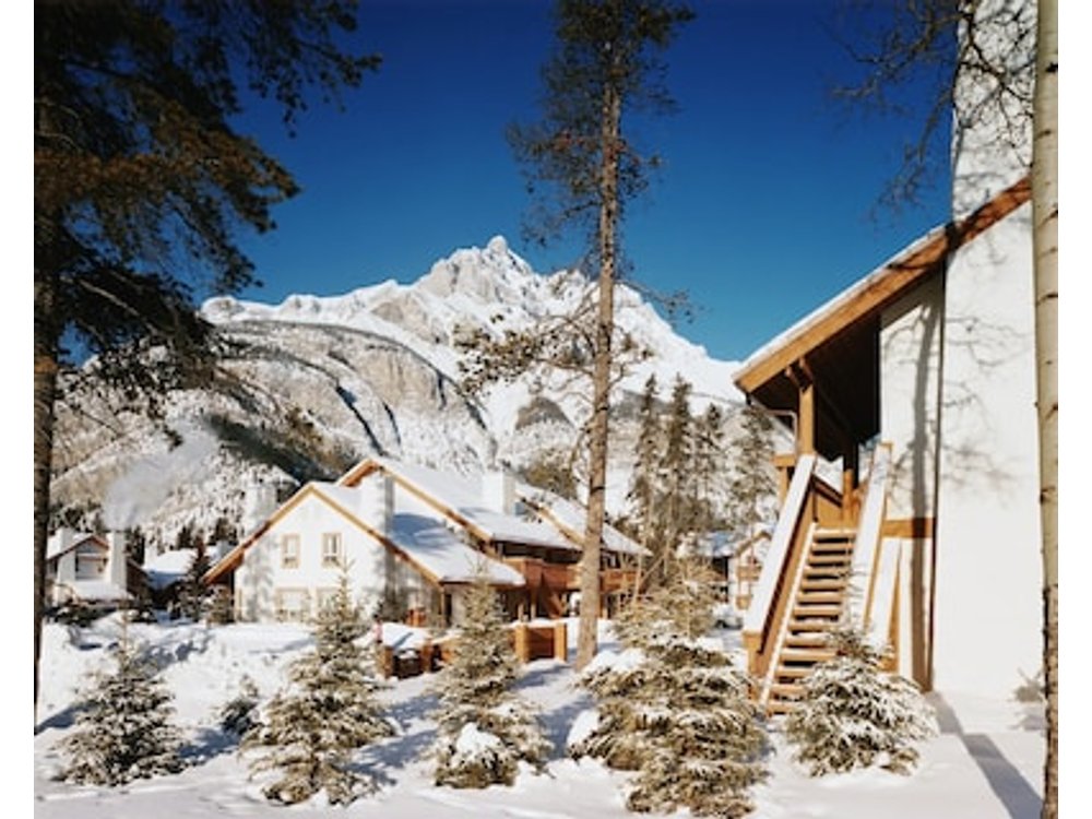 Rustic & Cozy Banff Getaway | Access 2 hot tubs!