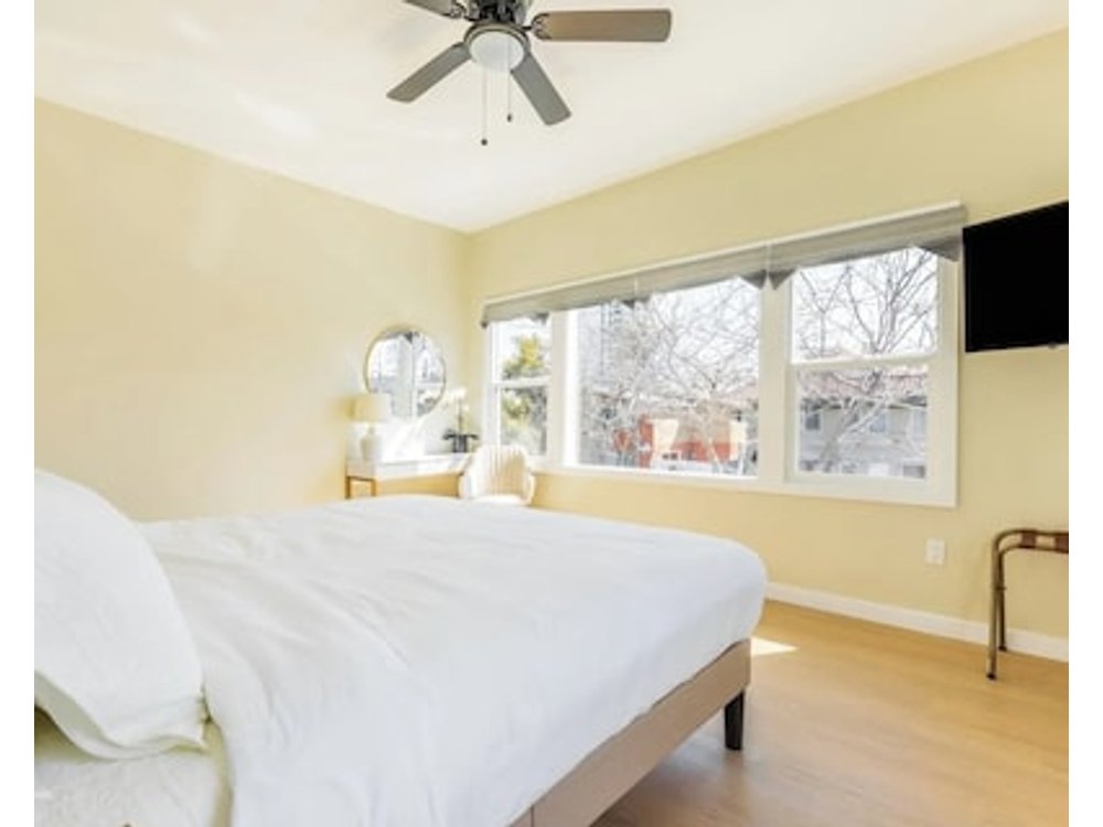 Come Live The Sunny & Relaxing Socal Life In Our Brand-new Sunny Beach Getaway