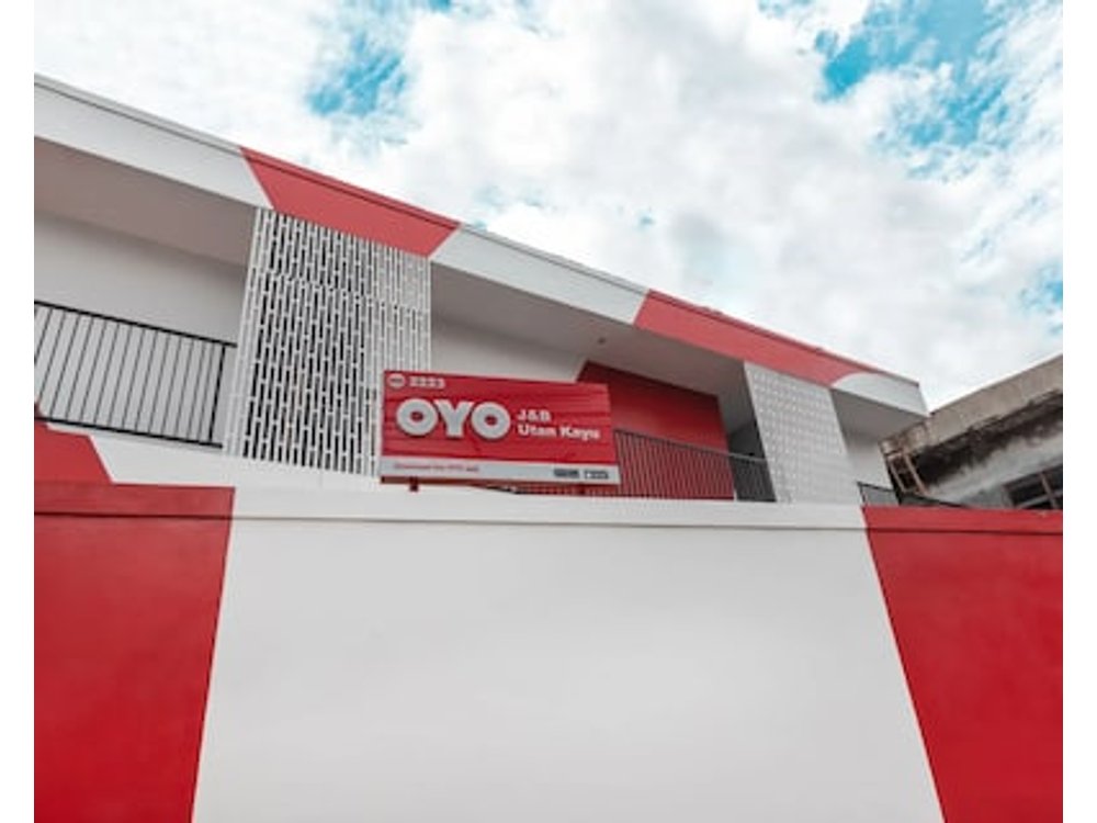 Super OYO 2223 J&b Room Utan Kayu