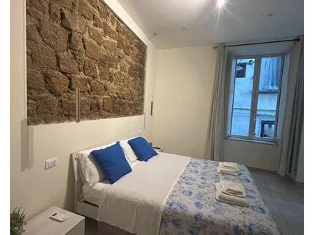Apartment in the beating heart of Naples a few steps from Via Toledo