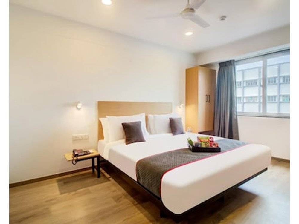 Super Townhouse Balewadi High Street