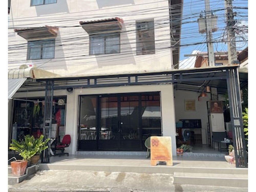 Dad and Mom's House By Thongnak Apartment