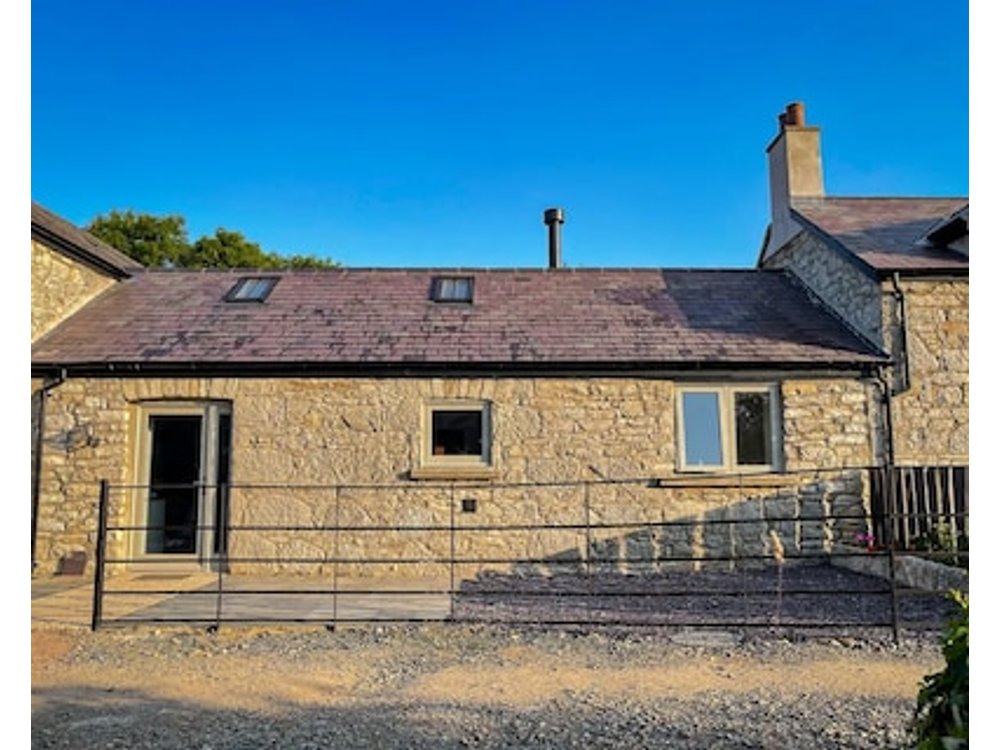 Neat Cottage seaside cosy converted barn for 4
