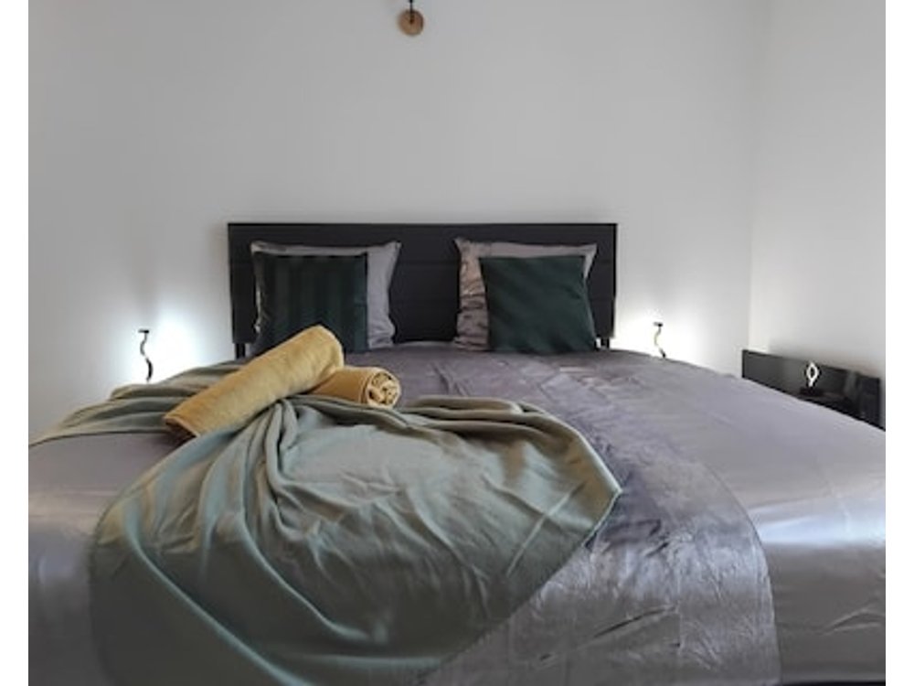 AU BON VERGER: Large apartment in Cholet town center