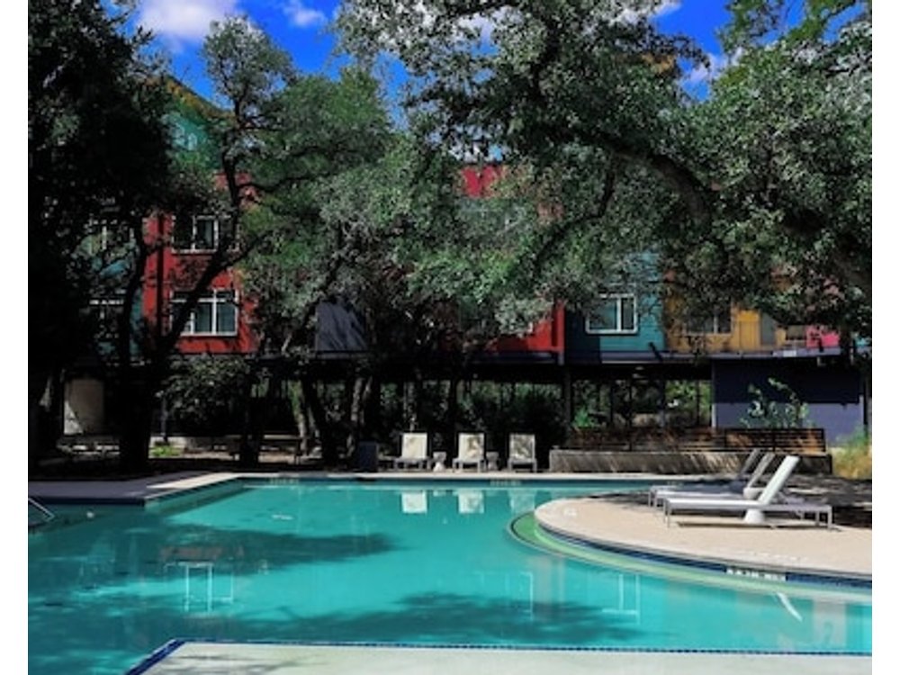 2-bedroom apartment just 15 minutes from Downtown Austin.