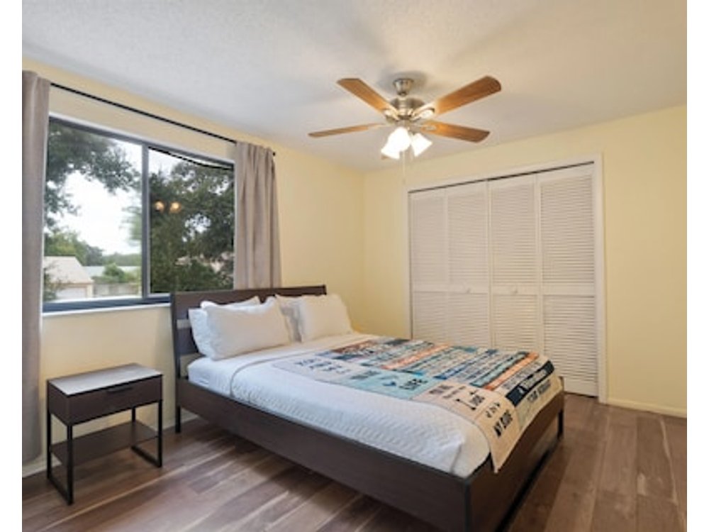 Pleasant and RUSTIC 4-bedroom house in the heart of Orlando