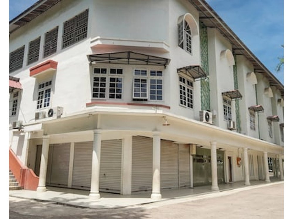 Collection O near Harbour Bay Mall formerly Kansa Hotel