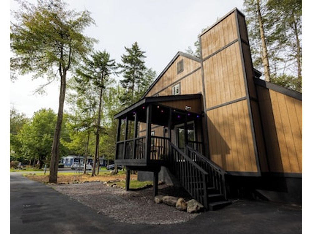 Poconos Getaway-Kalahari-Camelback-Fire Pit-Arcade-Kayak-Seasons-Pet Friendly