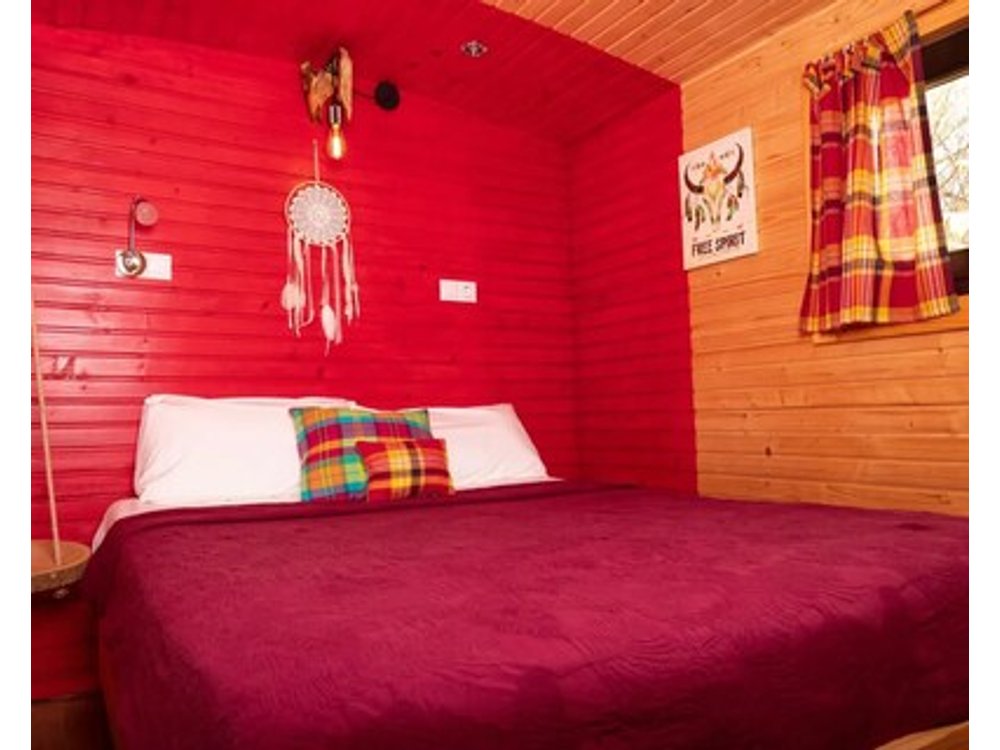 Unique Caravan with Private Nordic Bath in La Flèche