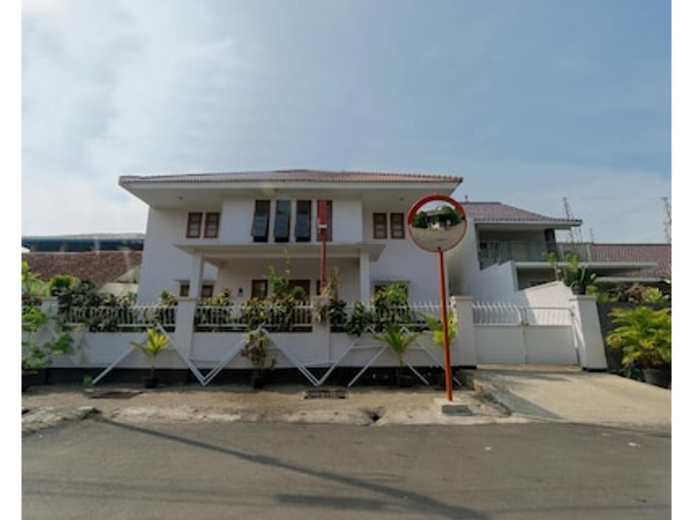 RedDoorz Syariah near PGC Cililitan