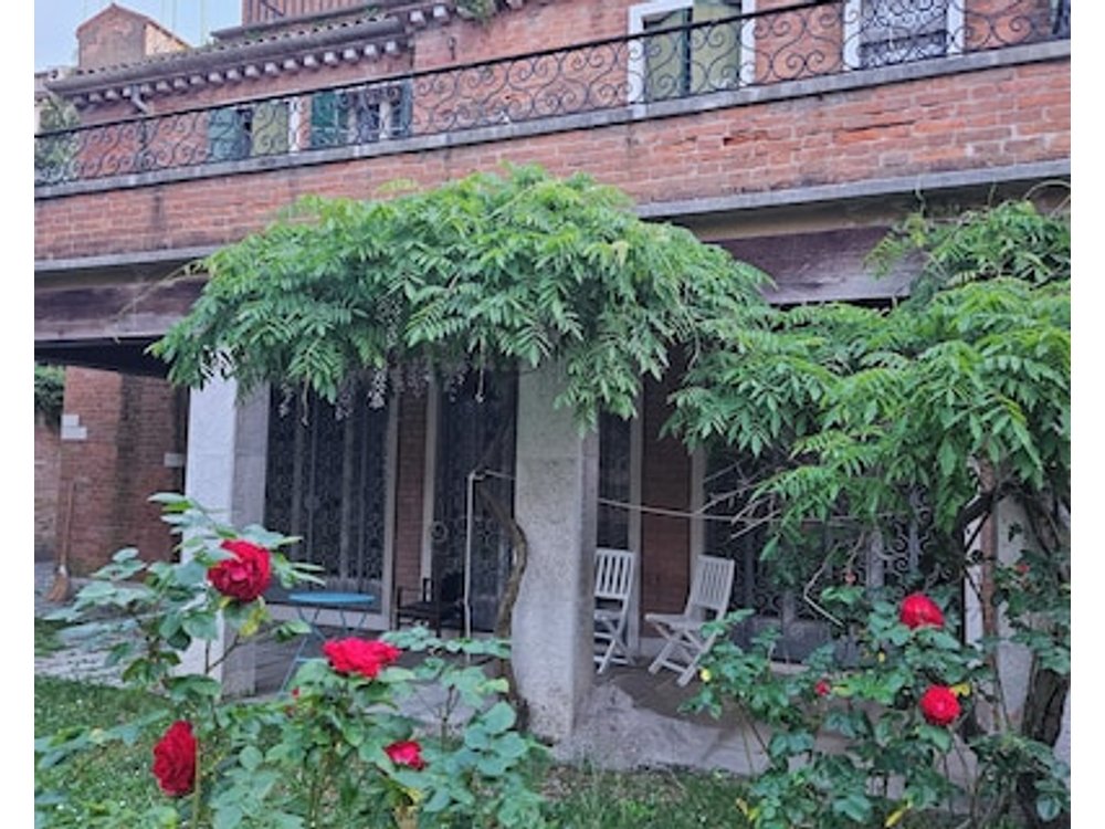 Flat with garden and canal view in Venice Town Center (San Polo neighborhood!)