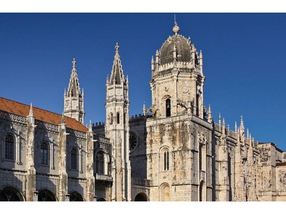 Private Lisbon Highlights Tour with a Local Guide