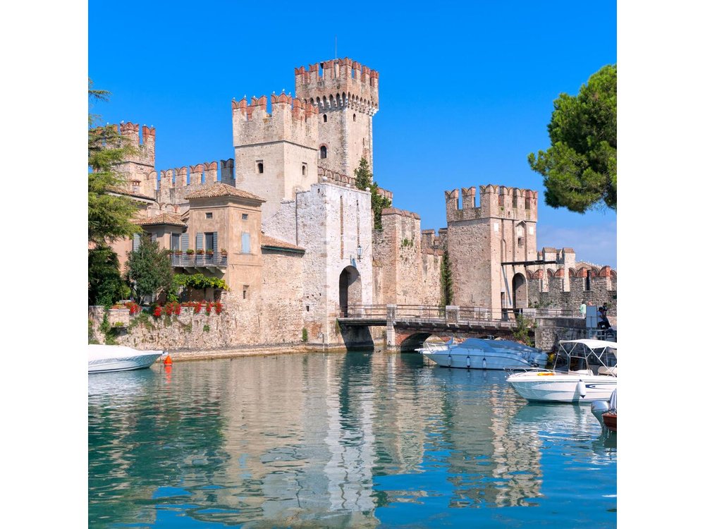 6-Day Italian Lakes, Milan with Bernina Express Train Experience