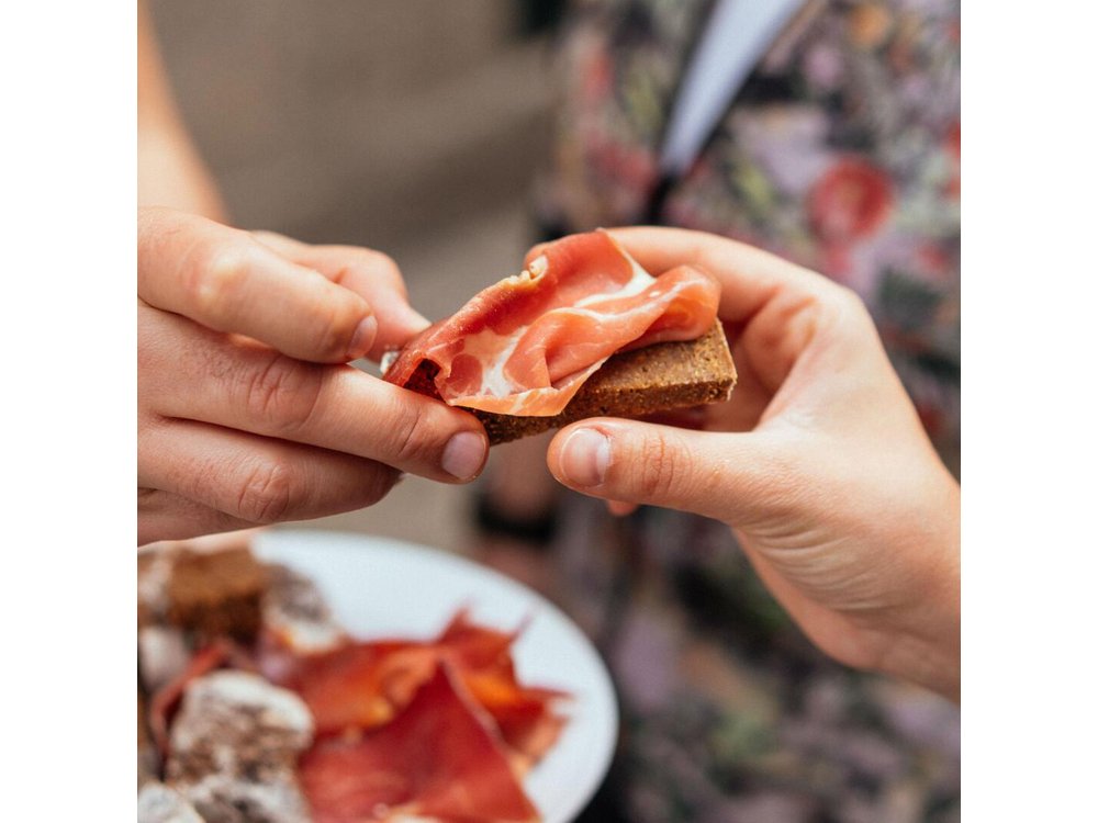 Porto Private Food and Drink Tasting Tour with Local