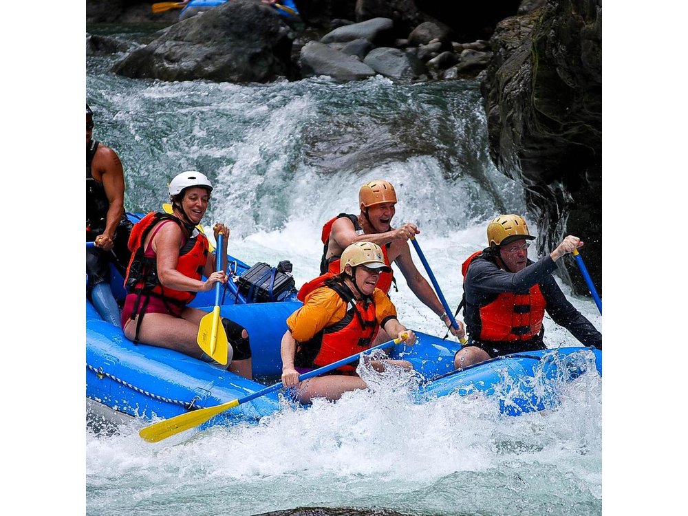 Day Trip to Pacuare River Rafting Class III-IV from San Jose