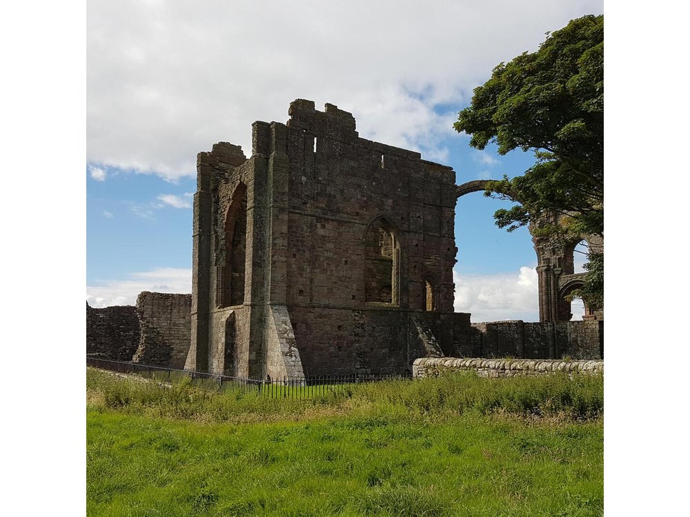 Edinburgh: Holy Island, Alnwick Castle & Kingdom of Northumbria