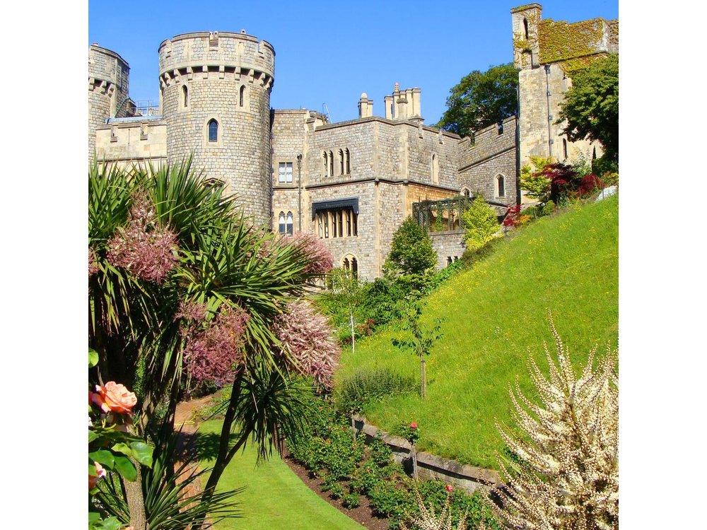 Windsor Castle, Stonehenge & Bath Private Car Tour from London