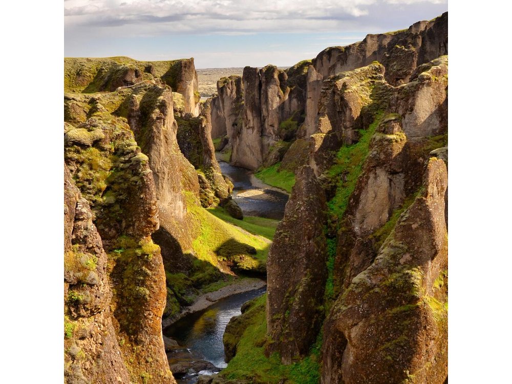 Reykjavik: Glacier Lagoon & Fjaðrárgjúfur Canyon Small-Group Tour