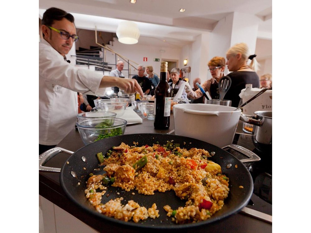 10 Tapas Cooking Class Experience in Madrid with Sangria