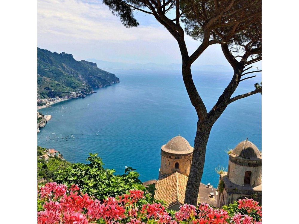 Small-Group Tour of the Amalfi Coast by Minivan with Light Lunch