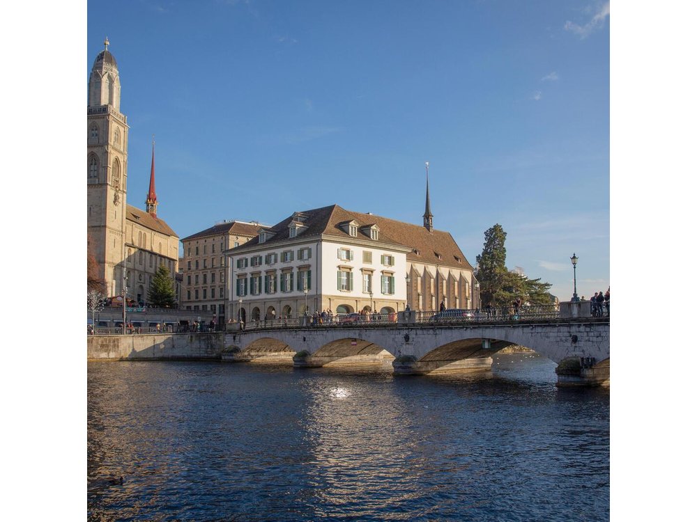 Best of Zurich Tour with Felsenegg Cable Car and Ferry Ride