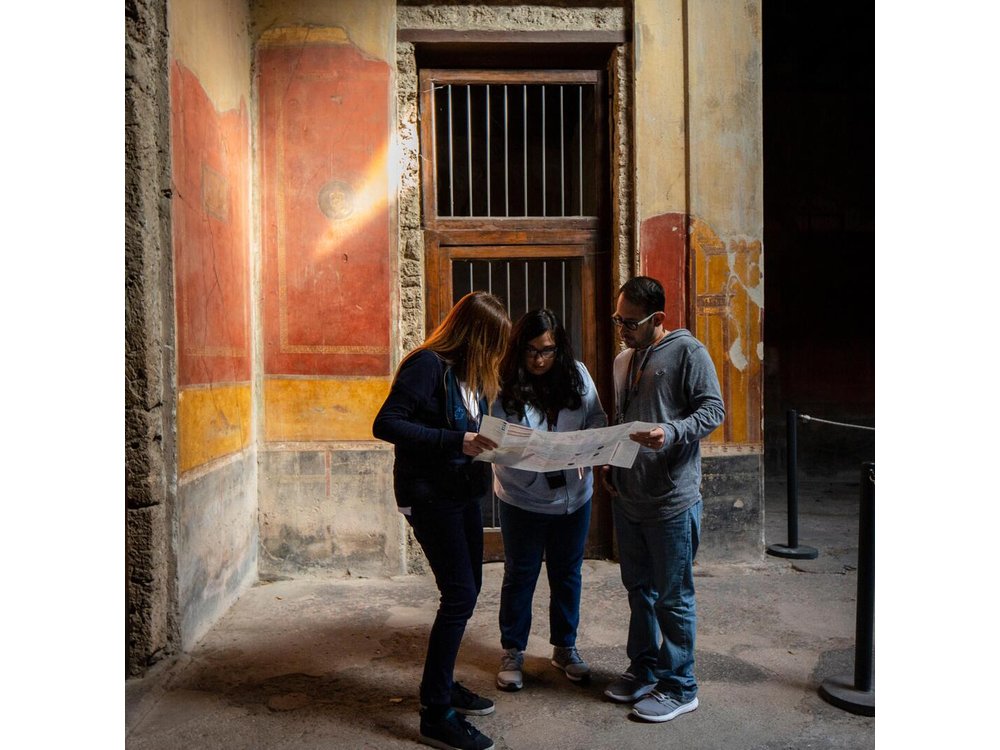 Pompeii & Mt.Vesuvius Day Tour from Naples with Pizza Lunch