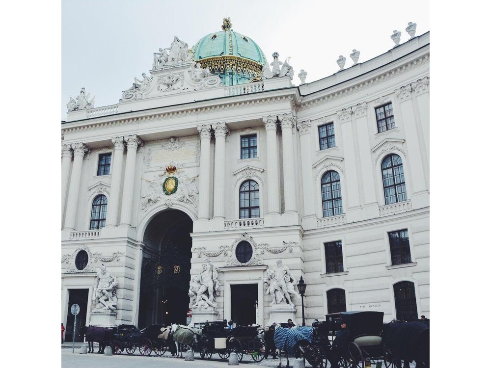 Budapest to Vienna Private Costumizable Day Tour with Lunch