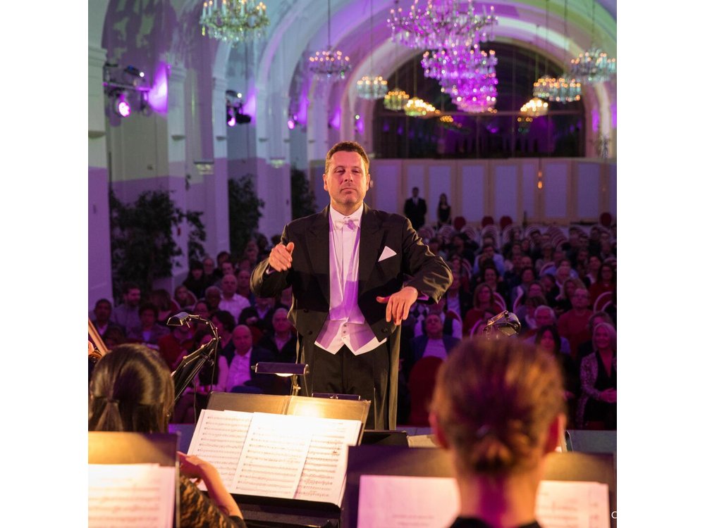 Vienna: Schönbrunn Palace Tour at 7 PM & Classical Concert