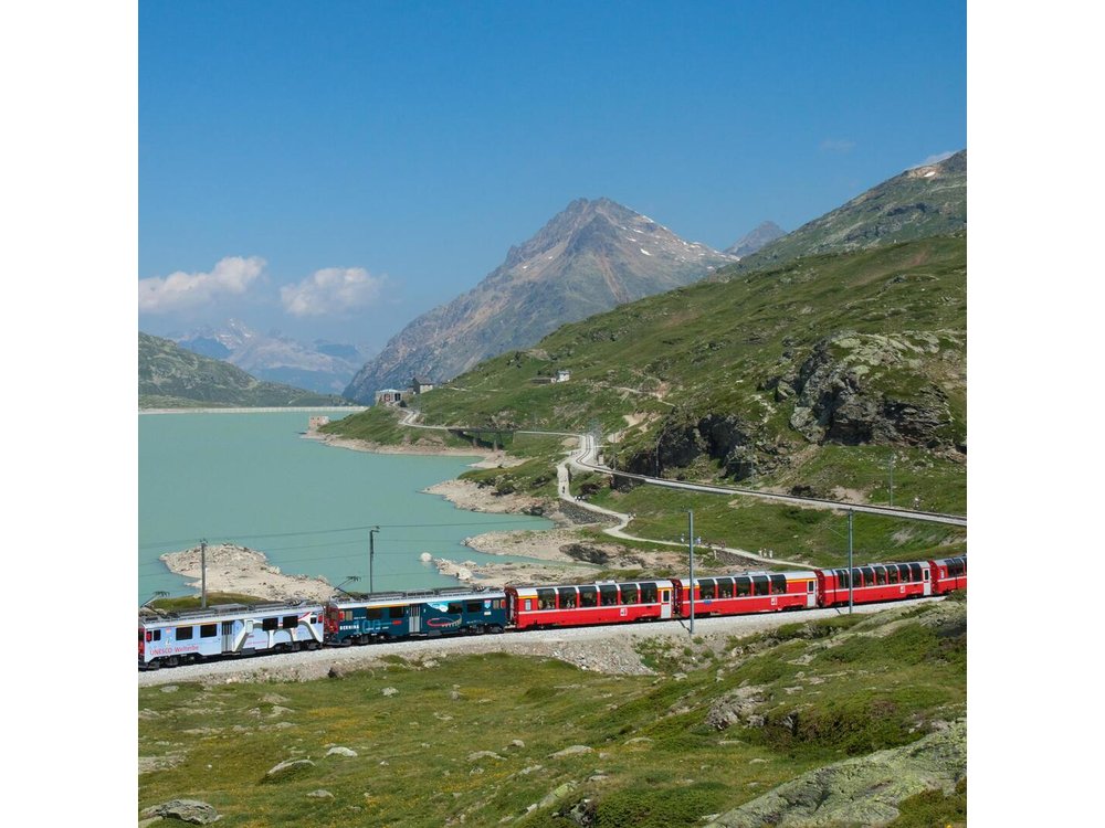 From Lake Como or Milan: Bernina Red Train Tour