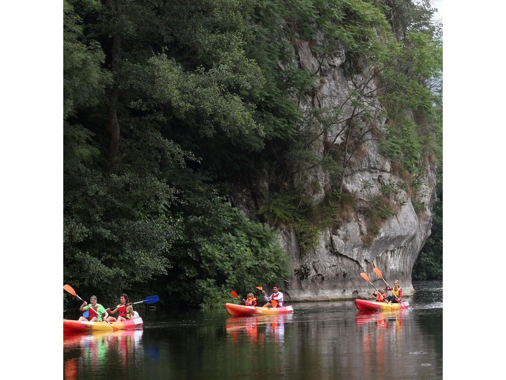 Guided kayaking on the Nalón river Oviedo