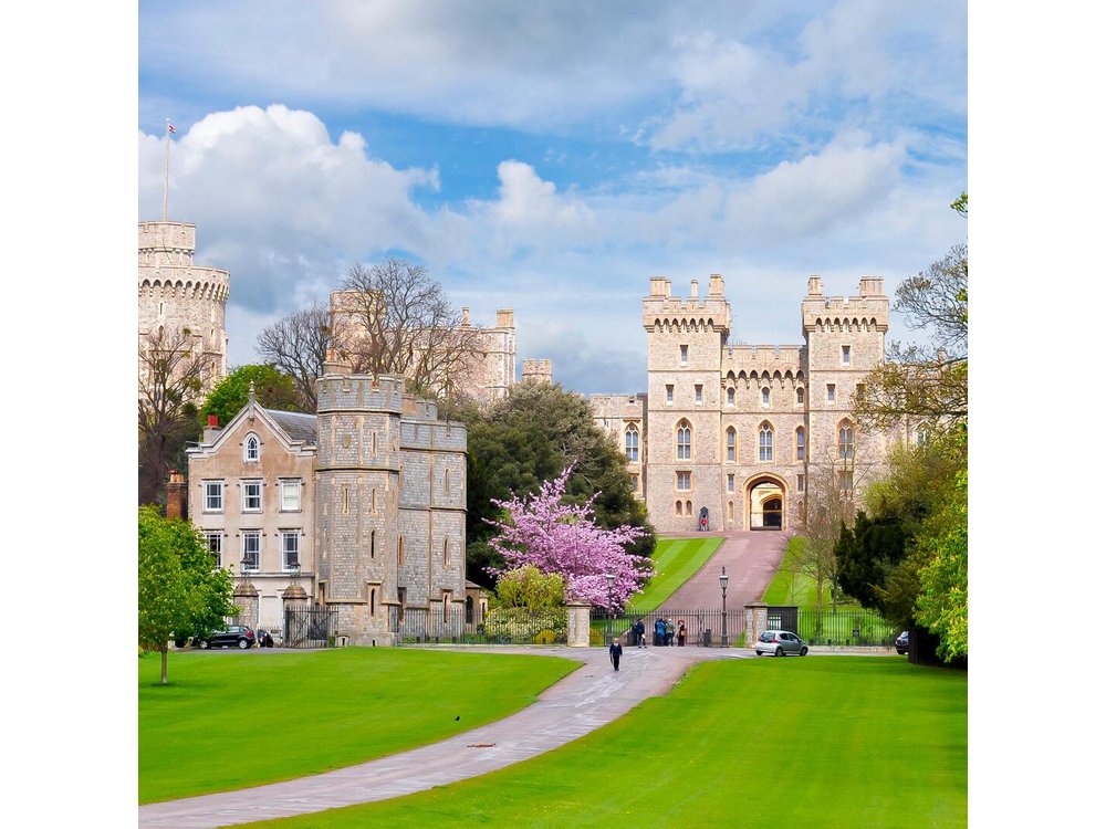 Windsor Castle, Stonehenge and Oxford Day Guided Tour from London