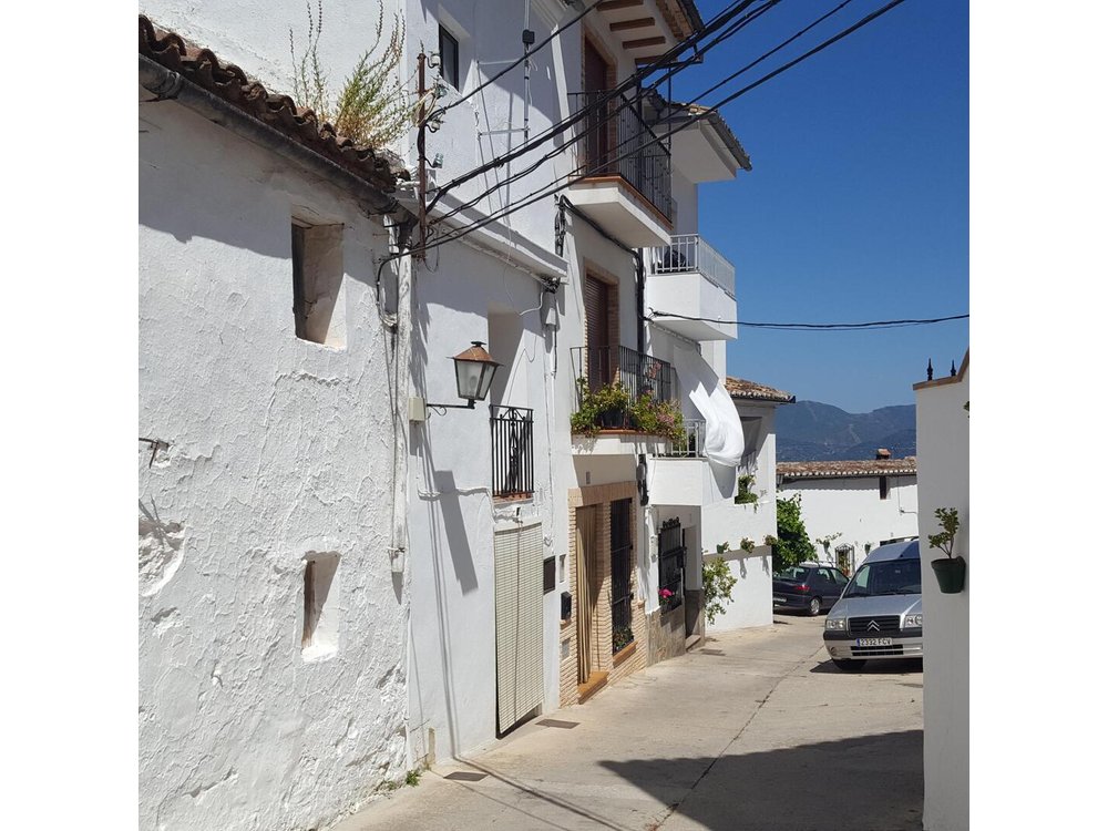 Wine & Tapas tour by electric bike (e-bike) including Ronda pickup (half day)