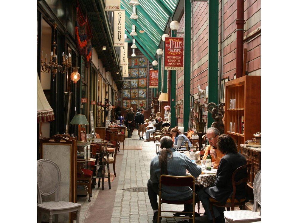 Paris Antiques Market Insider's Tour in Extra-Small Group