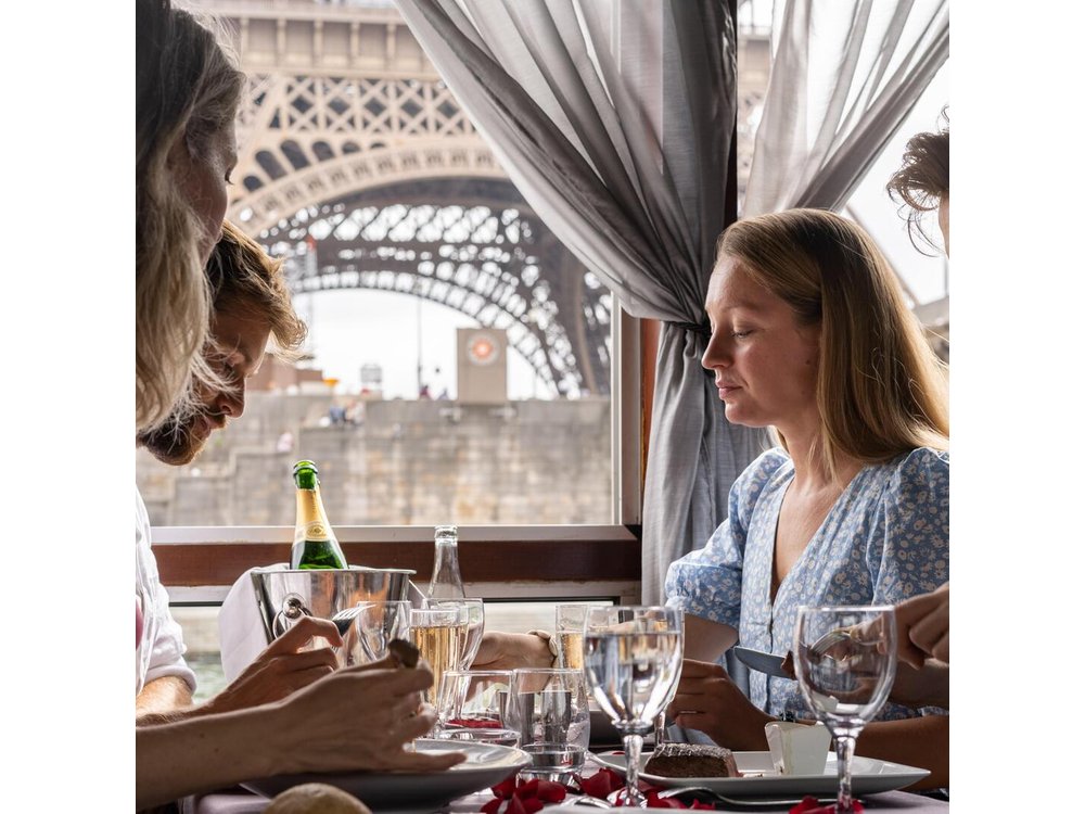 Paris Seine River Gourmet Lunch Cruise with Champagne Option