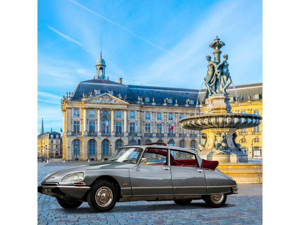 Private guided tour of Bordeaux in a luxurious Citroen DS - 1 hour