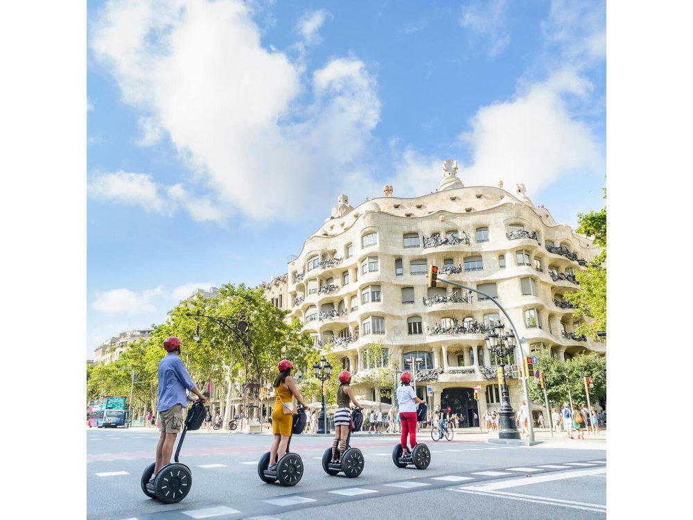 2,5h Barcelona Gaudí Segway Tour