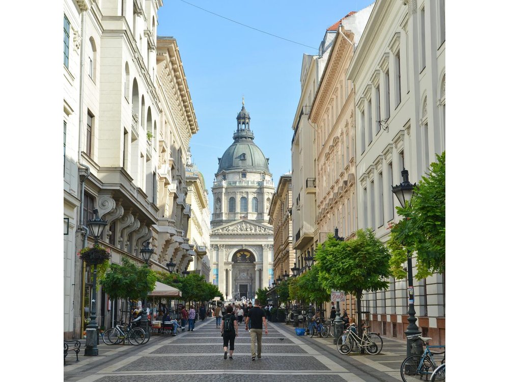 Private Budapest All In One Walking Tour with Strudel Stop