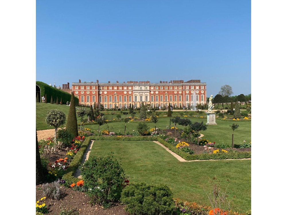 Private Vehicle To Hampton Court Palace From London With Admission Tickets