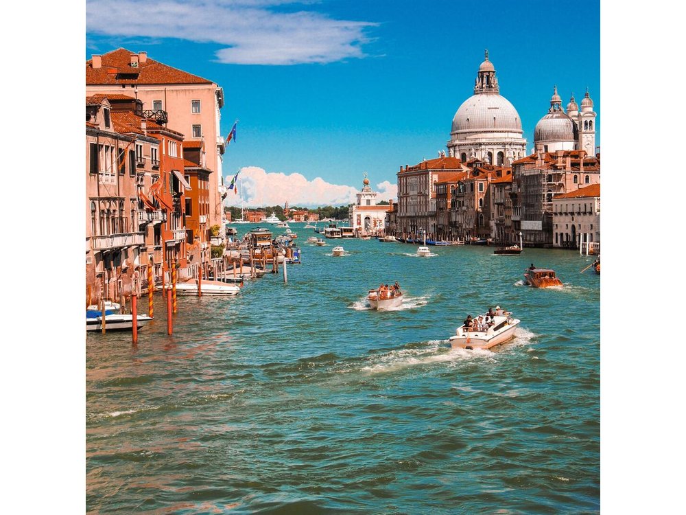 Discover Venice’s most Photogenic Spots with a Local