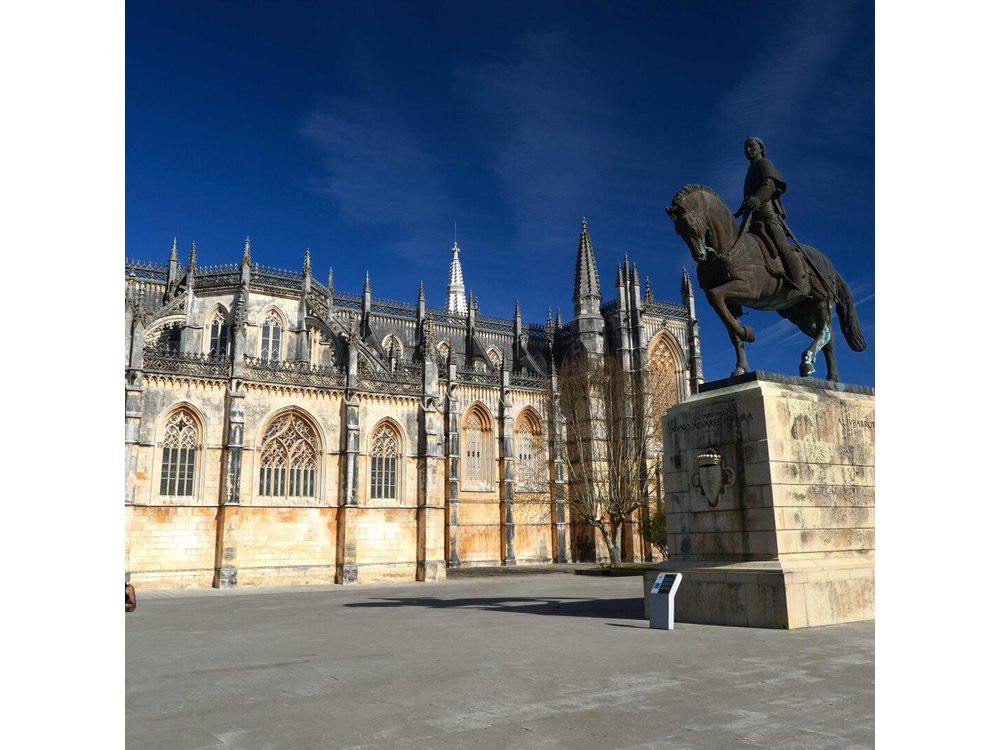 Small Group Tour to Fátima, Batalha, Nazaré and Óbidos from Lisbon