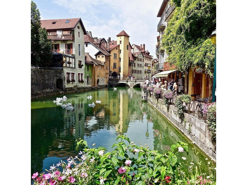 ANNECY | Private Walking Tour of Annecy's Historical Center