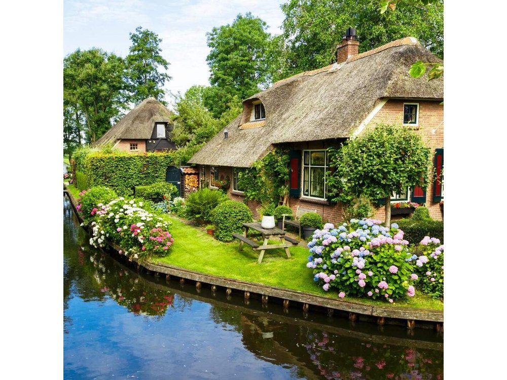 Giethoorn Private Tour & Boat Trip From Amsterdam