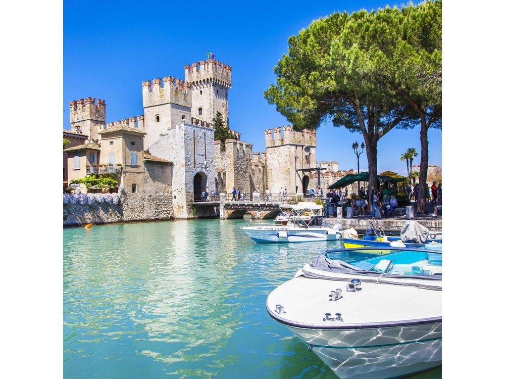 Castles boat tour with Bardolino wine tasting and nibbles