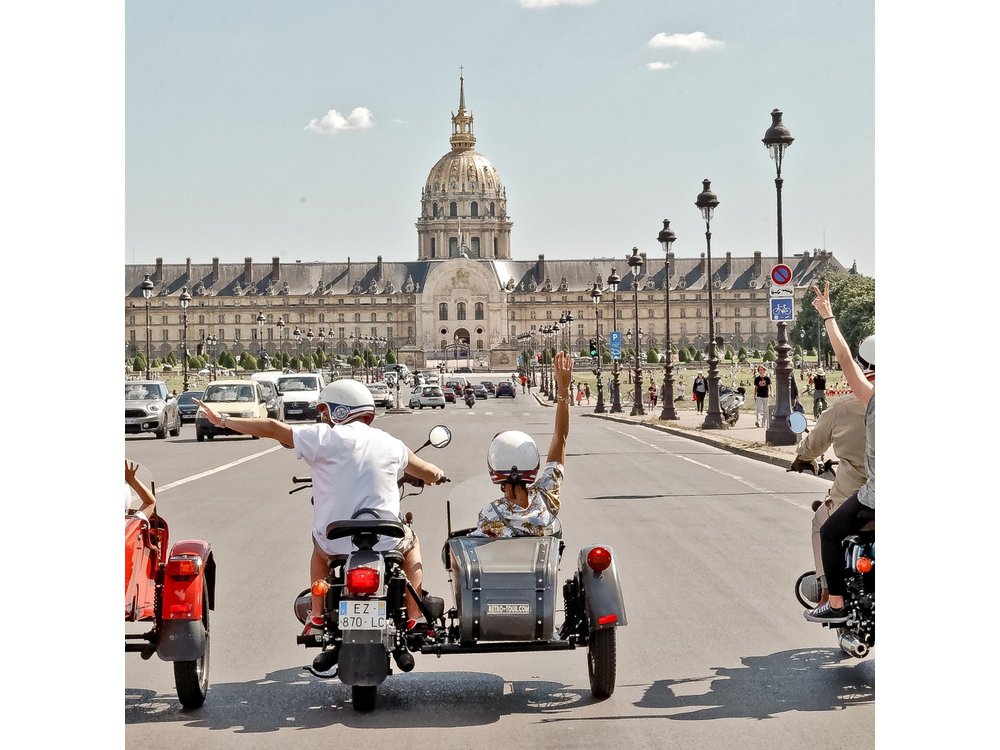 Paris Highlights city tour on a vintage Sidecar Motorcycle