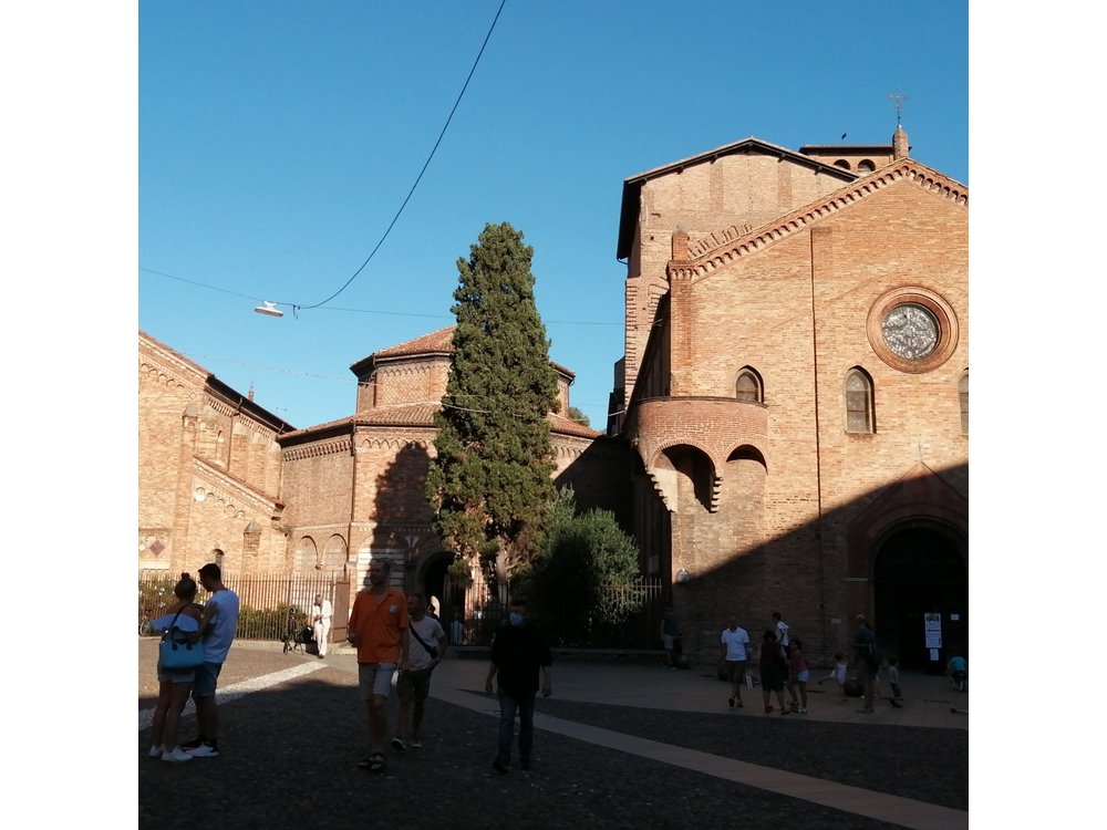 Bologna historical art walking tour with hidden gems and tastings