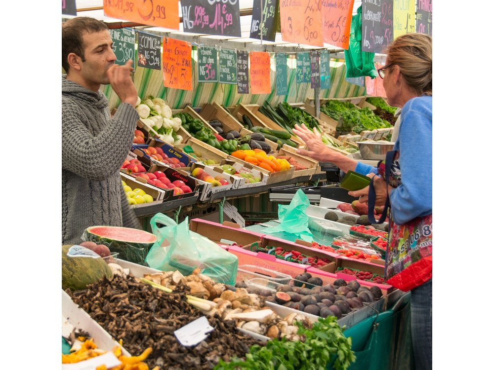 Paris Marché d’Aligre Walking Tour with Chocolate and Cheese Tasting