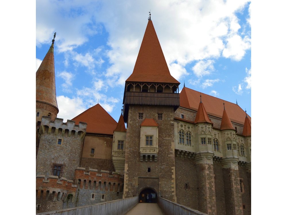 Exclusive Tour: Corvin Castle, Alba Iulia and traditional villages from Sibiu