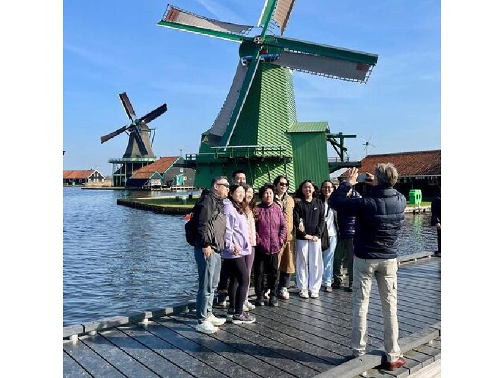 Amsterdam private tour to windmills, cheese farm and villages